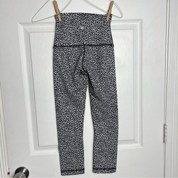 Lululemon | SoulCycle Animal Print Cropped Leggings Size 2 - Picture 8 of 8